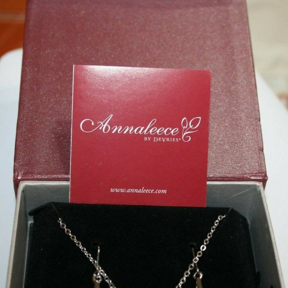 Ravishing Annaleece by Devries RED & SWAROVSKi Set - Picture 4 of 6